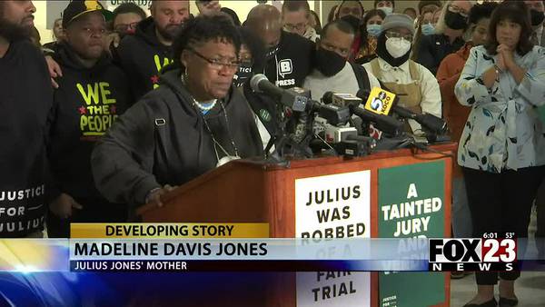 Family of Julius Jones speaks at Capitol hours ahead of execution