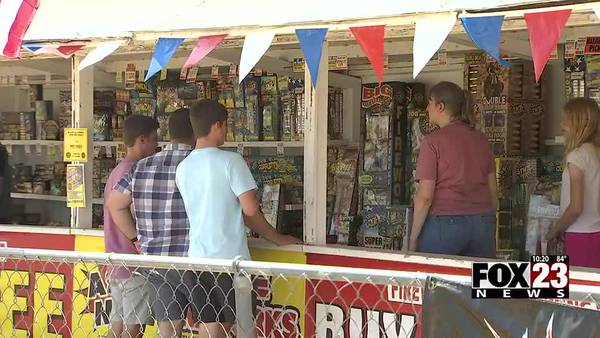 Video: Edison band selling fireworks ahead of 4th of July