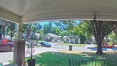 WATCH: Suspect sets fire to car outside Oklahoma City home