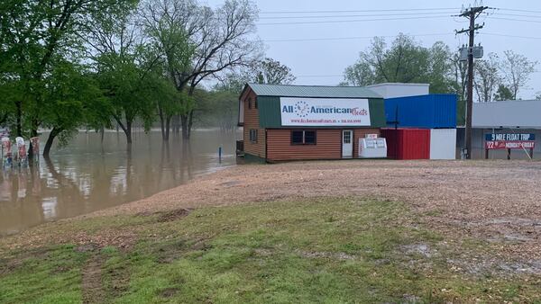 Flooding causes Illinois River to reach record high, threatens homes, businesses in Tahlequah