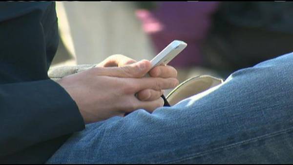 AT&T, Pediatricians launch survey to decide if kids are ready for a cell phone