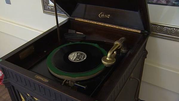1922 phonograph donation brings back memories at Broken Arrow senior center