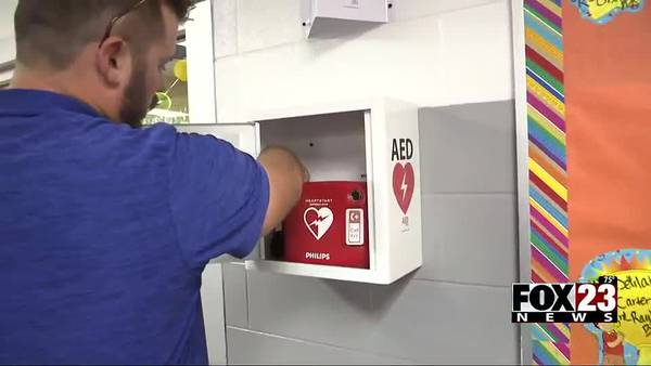 Video: Company donates AED machine to Prue Elementary School