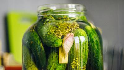 Jewelry Store Owner Smashes Pickle Jar Over Robber S Head To Thwart Theft Fox23 News