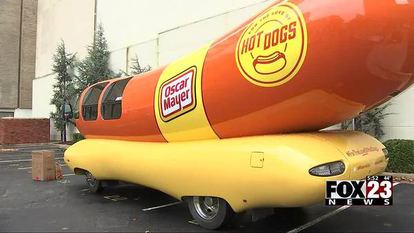 Video: Oscar Mayer looking for new hotdogger to drive Weinermobile