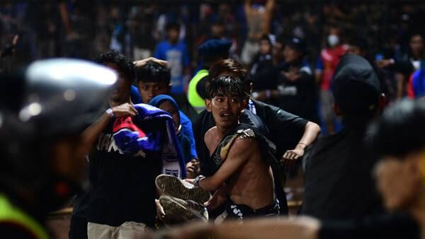 Photos: Indonesia stadium stampede