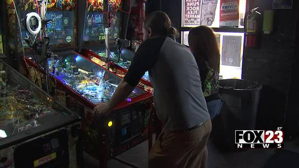 Video: Pinball tournament held at Max Retropub