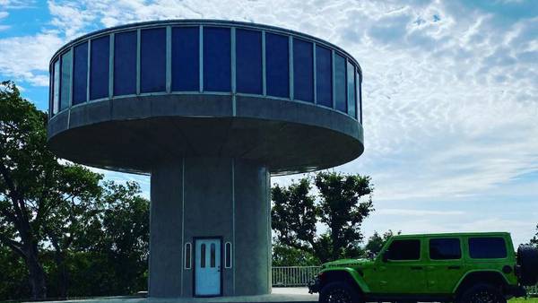 This “Jetson” house located on the edge of downtown Tulsa just hit the market