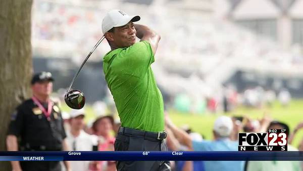 Video: Woods plays through pain, makes another major cut at PGA