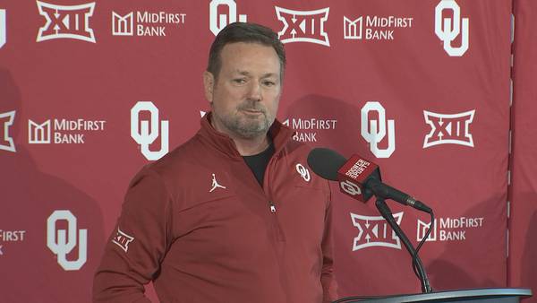 Stoops anticipates new OU coach this weekend, says somebody was talking to USC for Riley