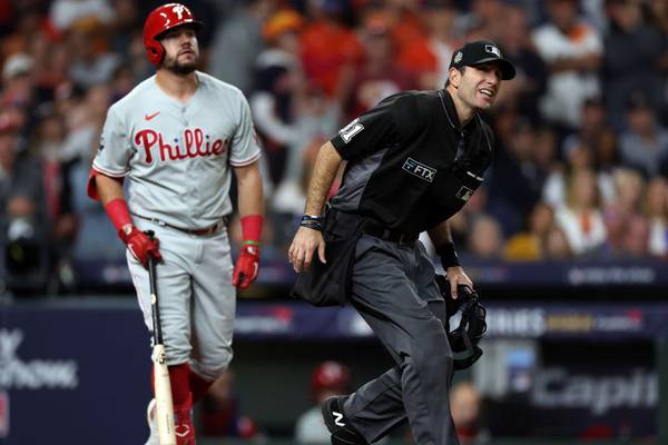 Flawless: Umpire calls perfect game in World Series Game 2
