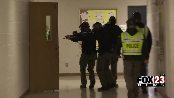 Video: Broken Arrow police hold active shooter training